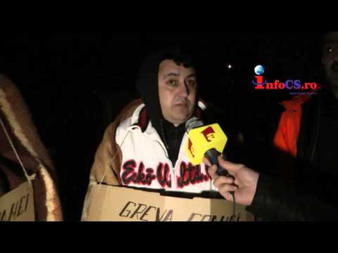 SATENI DIN FIZES IN Greva foamei in fata Primariei Berzovia