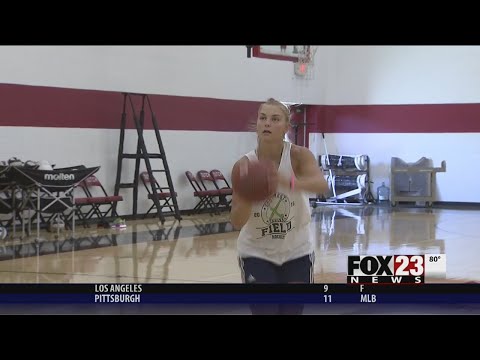 VIDEO - Holland Hall's Gregory hitting court in Italy