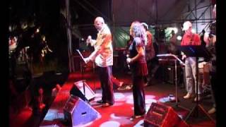 Ronnie Jones with Angela Baggi and the Cross Fires - A Song For You (Ray Charles tribute).avi