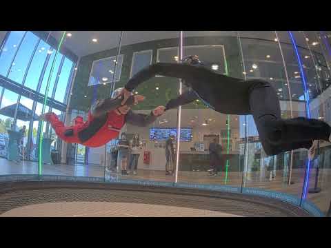 Indoor Skydiving Viernheim | Ruhig fliegen, drehen und hoch und runter.