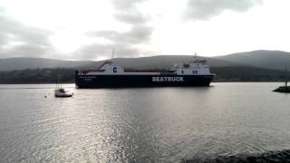 preview picture of video 'Seatruck Panorama arrives in Warrenpoint'