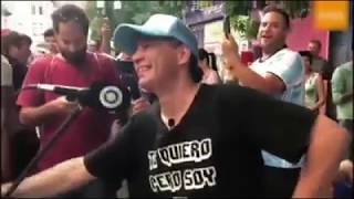 Pablo Lescano Tocando En Rusia ! Mira la Reaccion de la Gente !