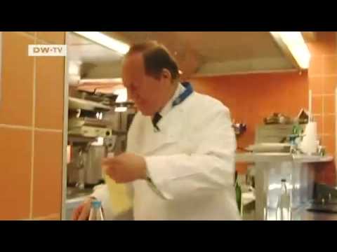 euromaxx a la carte | Kaninchenrücken mit Dörrpflaumen in einem Nudelblatt mit Balsamico-Sauce