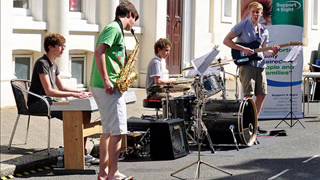 Linton Modern Jazz Project - Pick Up The Pieces.