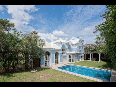 Video de YouTube - Casa en Venta Montoya a media cuadra del mar