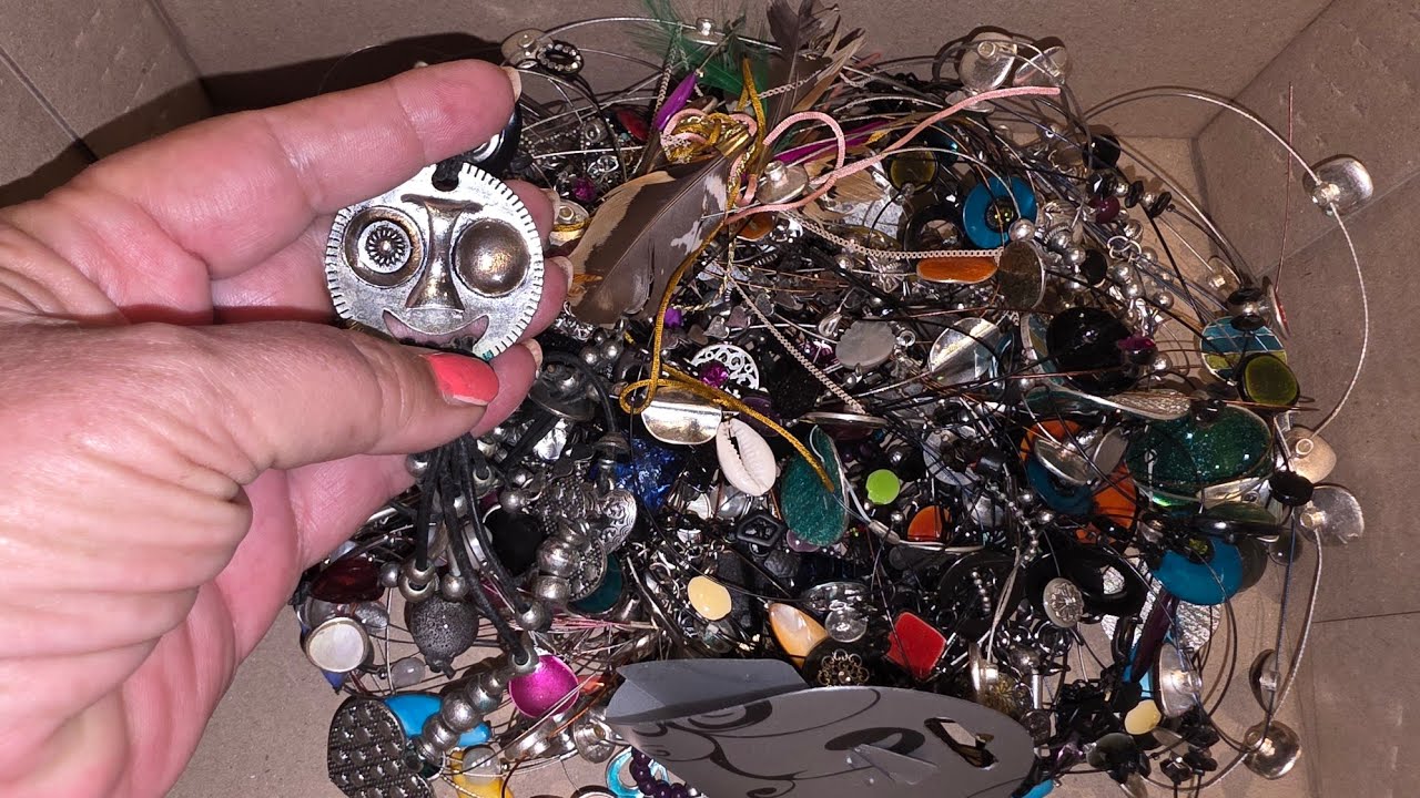 ОЙБААЙ ! Нашла коробку на свалке . А ТаАаМ ...Это надо видеть !Не мусорка а ювел?