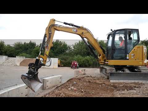 Cat® 306 Mini Excavator with Cat TRS6 Tiltrotator