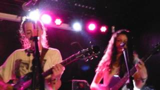 Hinds (ex Deers) - Castigadas en el Granero, live at the Bodega, Nottingham