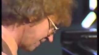 BJORK - KATA LIVE [TV PERFORMANCE]