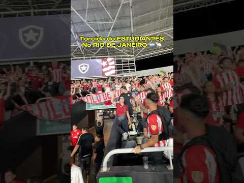 "HINCHADA DE ESTUDIANTES EN RIO DE JANEIRO " Barra: Los Leales &bull; Club: Estudiantes de La Plata
