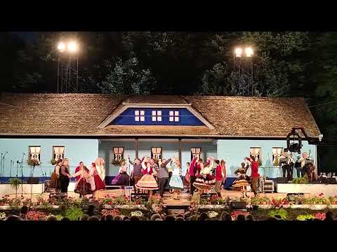 FS V pivnickom poli – miešaná tanečná skupina. Tanec: V zime na tanci. Autor: Janko Merník