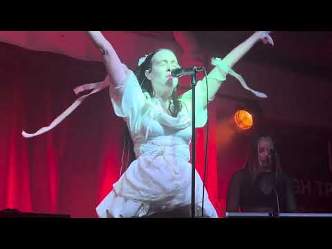 Galina - Allie X live at Rough Trade, London