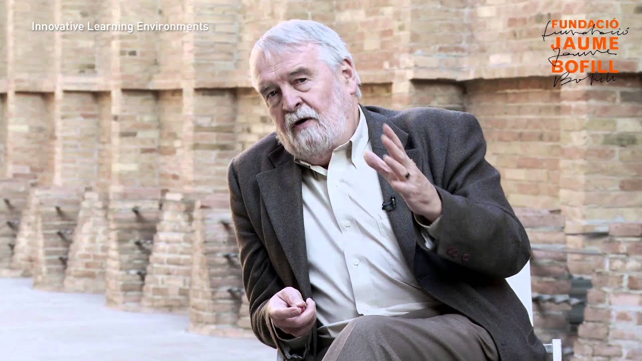 "What is the leader's role in complex learning environments?", by Joan MacBeath