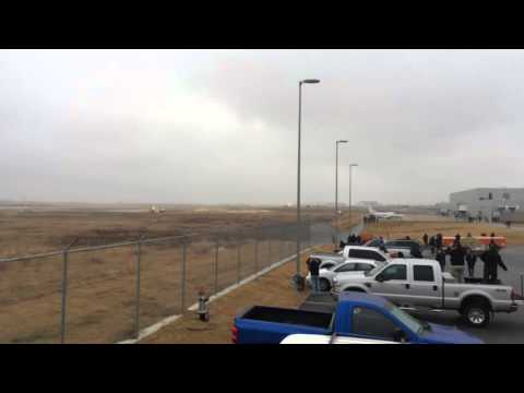 DREAMLIFTER LANDS AT WRONG AIRPORT! Short runway take-off!