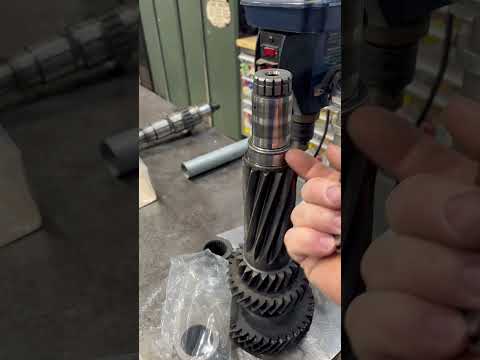 Nv4500 Rebuild Tricks #savethemanuals #nv4500 #transmission #mechanic #cummins #lsswap @TorqueKingTV