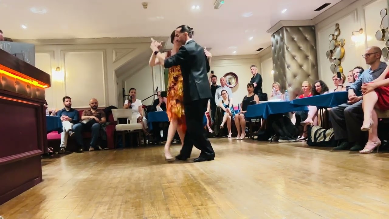 Tango Vals . Gustavo Rosas. Rebecca O'Laoire. Donato. Milonga El Beso. Julio 2022. Dublin. Irlanda.