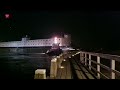 Opvangschip voor vluchtelingen aangemeerd in haven