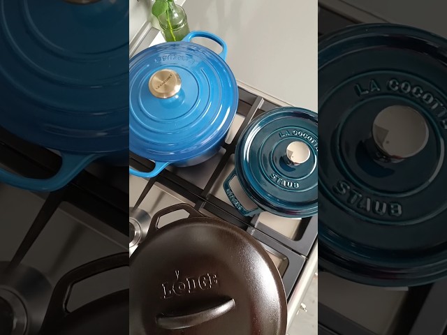 Vídeo relacionado con Lodge 4,35 litros/4,6 cuartos de galón, hierro fundido/porcelana esmaltada, horno holandés/cacerola, color azul