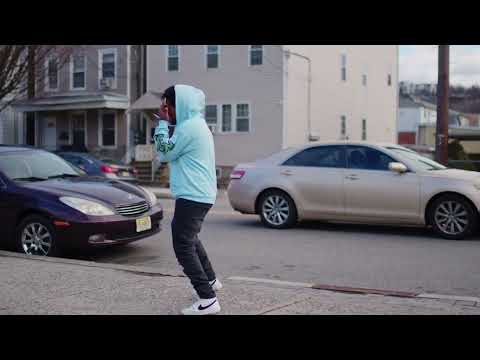 Young Mugi - En El Barrio (Video Oficial)