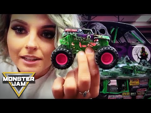 Drivers vs Toys: Krysten Anderson | Grave Digger | Monster Jam