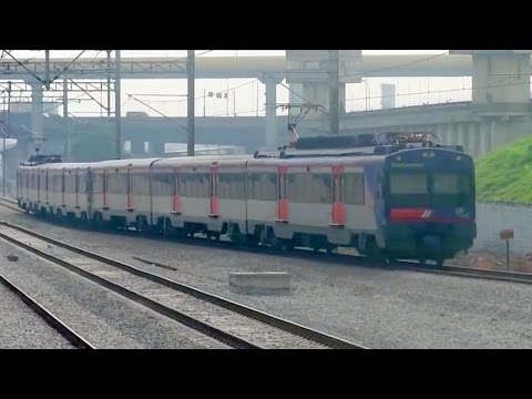 Sao Paulo CPTM Regional Train arriving at Tamanduateí Station
