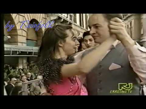 POLKA COUNTRY eseguita dall'orchestra di RAOUL CASADEI e ballata dai ballerini ALLA CASADEI 1996