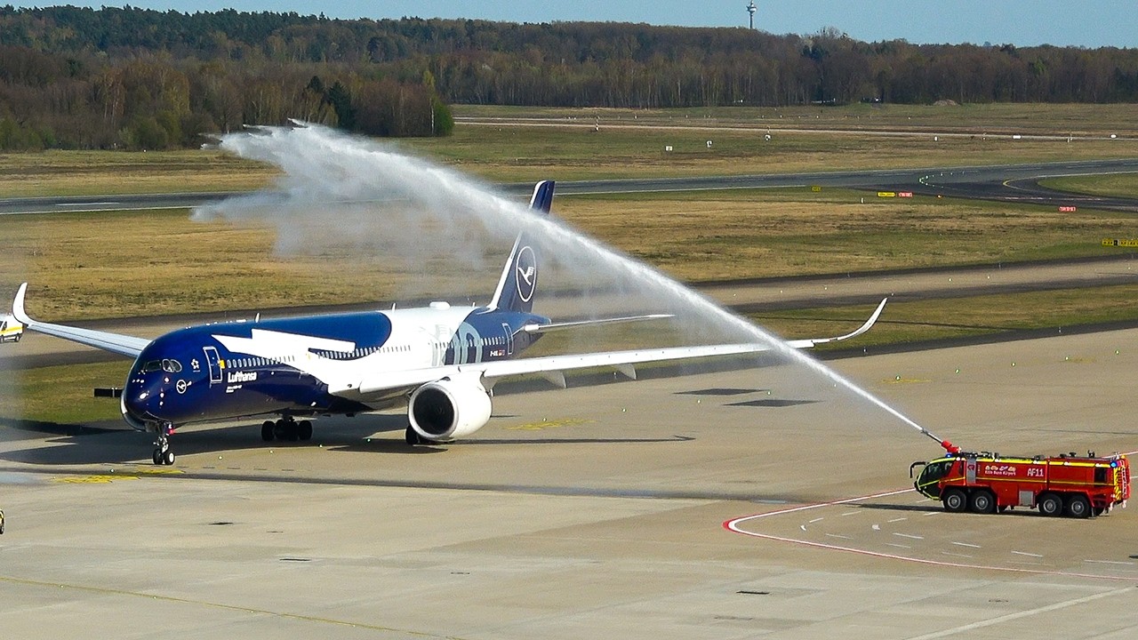AIRBUS A350 LOW PASS + WATER SALUTE - 60 Minutes of Aviation at Cologne (4K)
