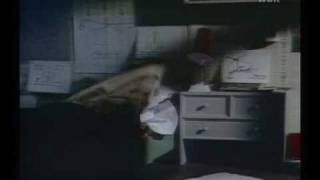 Music video thumbnail preview for Robbi, Tobbi und das Fliewatüüt by Welle: Erdball