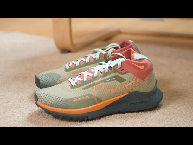 Vídeo relacionado con Nike React Pegasus Trail 4 GTX V2 Mens Running Trainers HM9728 Sneakers Shoes (UK 7.5 US 8.5 EU 42, Sea Glass Purple Ink 001)