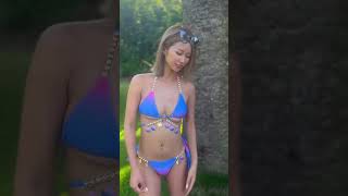 下が出ちゃってる…！