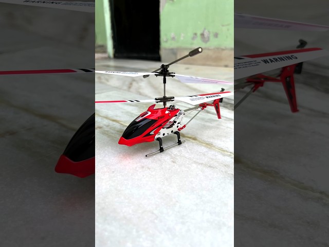 Vídeo relacionado con BLADEZ Batman R/C Helicóptero 2 canales Gyro Batman Helicóptero, DC Comics, RC 2 canales con control giroscopio, fácil de volar con luces, a prueba de golpes, juguete con licencia para niños, Toyz