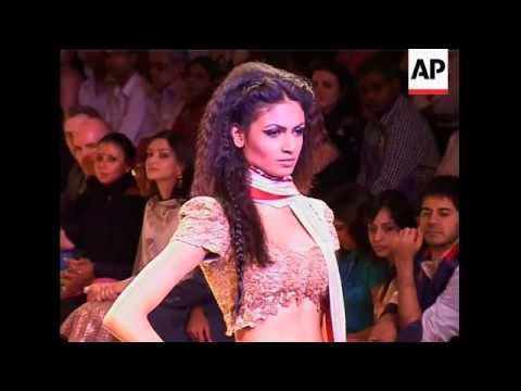 download lagu mp3 mp4 Anamika Khanna Mumbai, download lagu Anamika Khanna Mumbai gratis, unduh video klip Anamika Khanna Mumbai