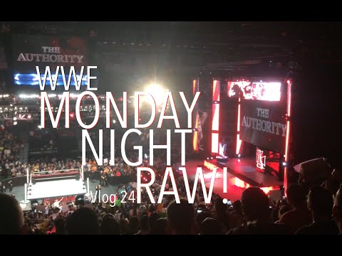 WWE MONDAY NIGHT RAW! (Vlog 24)