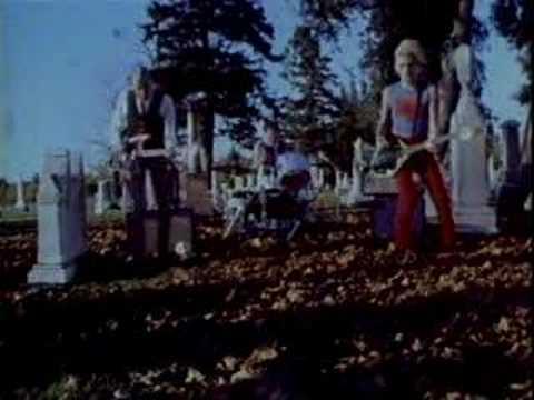The 3-D Invisibles - Walkin' Through The Graveyard