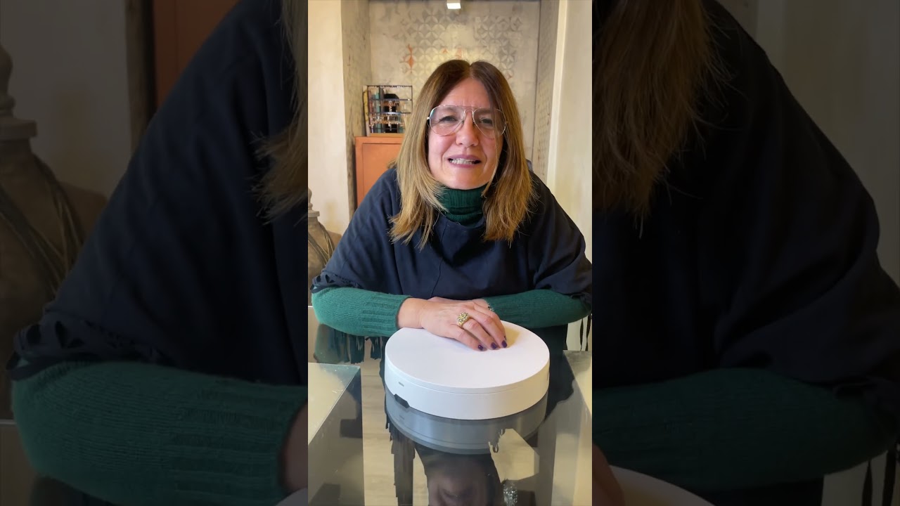 Anello in #oro giallo 18kt con topazi e brillantini