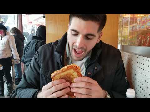 MOM'S SPAGHETTI (Eminem's Restaurant) REVIEW!!