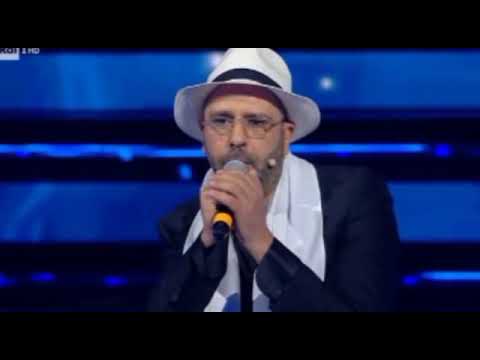 CHECCO ZALONE CANTA "PANDEMIA ORA CHE VAI VIA" A SANREMO 2022