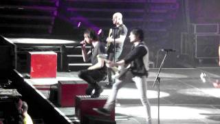 Freaking Me Out - Simple Plan Feat. Alex Gaskarth (Live)