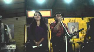 Download lagu ASYIKNYA DUET  RITA SUGIARTO  RHOMA IRAMA; Lagu Cuma Kamu mp3