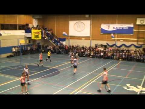 26-02-2011 Blauw Wit 1 - TOP/wereldtickets.nl 1 / aanval 1e aanval