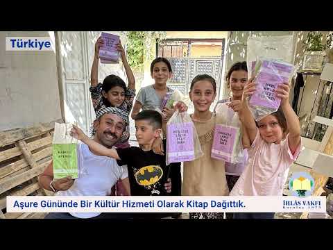 Aşure Günü Kitap Dağıtımı 2025