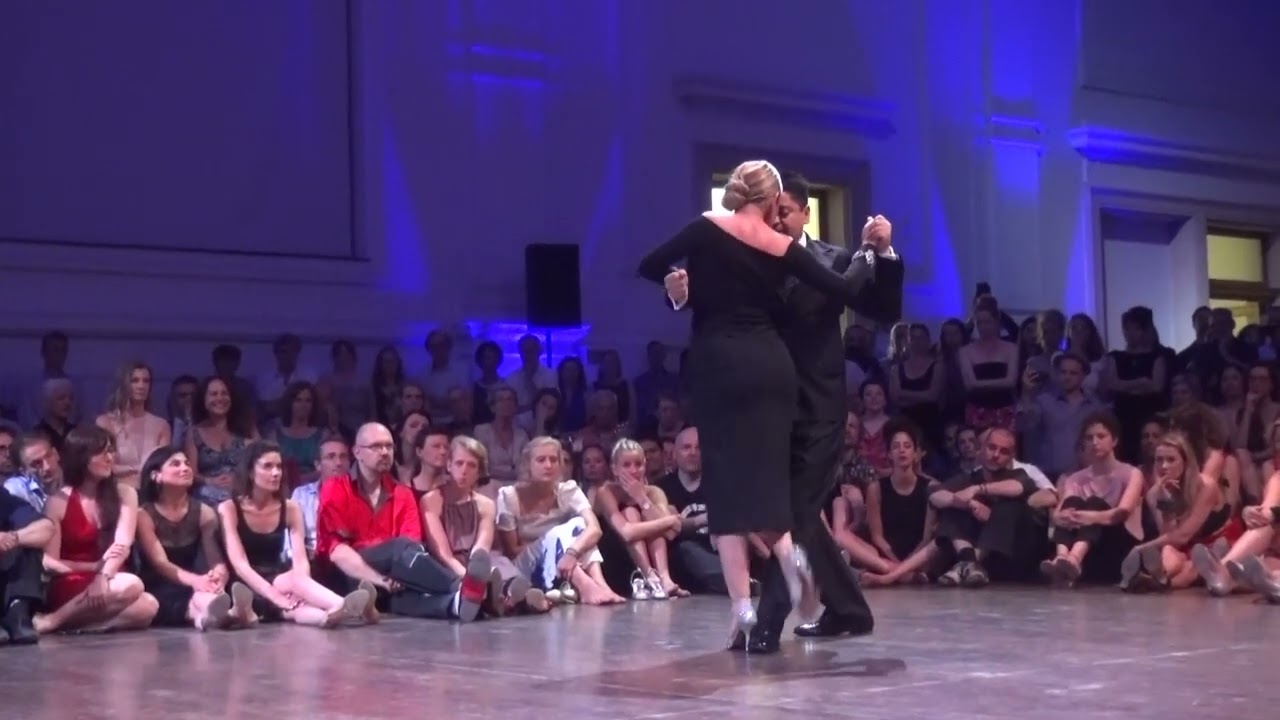 Video thumbnail for Noelia Hurtado & Carlitos Espinoza: "Ríe payaso" @ dag 3 Brussels Tango Festival 2019