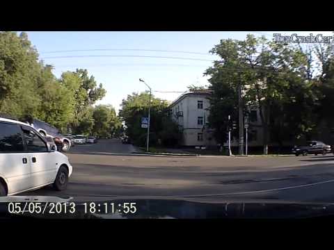 Kompilacja wypadków na drodze (Maj 2013) część 1
