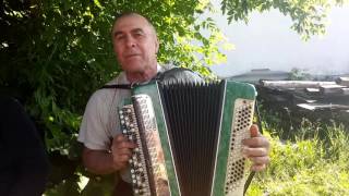 Его по морде били чайником