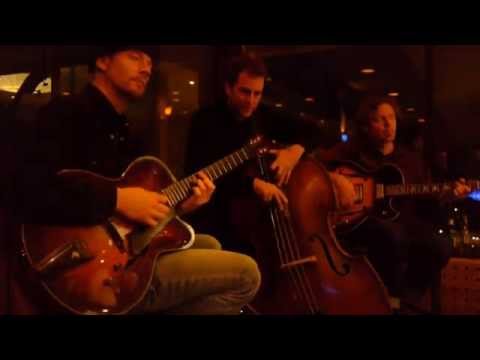 CHRIS SARTISOHN TRIO - Blues en Mineur - Live at Vista 18 (gypsy jazz guitar)