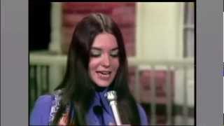 CRYSTAL GAYLE - 20 - &amp; LORETTA LYNN - 39 - SISTERS SINGING TOGETHER - EARLY 1970&#39;s