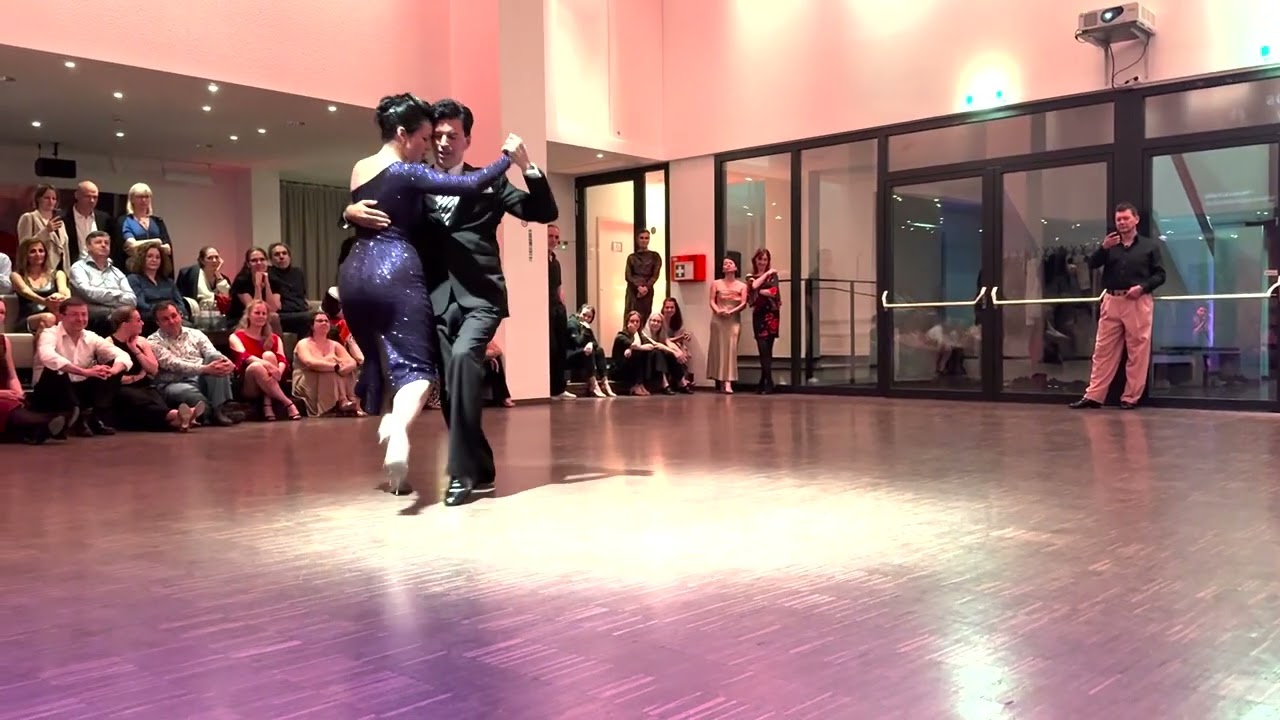 Video thumbnail for Maria Casán & Pabo Ávila: "Cuatro palabras" (Vals)