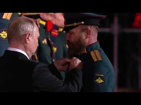 Якутия гордится! Путин вручил звезды Героев России экипажу легендарного танка «Алеша»