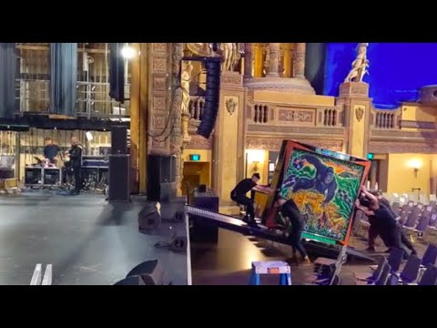 El Gran Mono loading onto stage at The Forum (Melbourne, Australia)