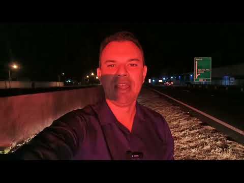 Mulher bate carro em mureta e capota na rodovia Cândido Portinari